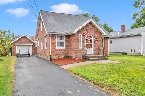 93 Jeannette St, Bristol, CT 06010