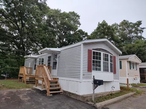 10 Horseshoe Dr, Shelton, CT 06484
