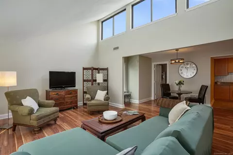 4 Apple Ln #4, Ridgefield, CT 06877