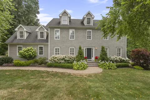 1418 Jennifers Dr, Guilford, CT 06437