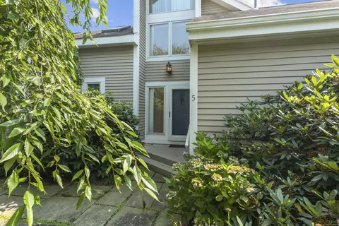 5 Brandon Ln #5, Mystic, CT 06355