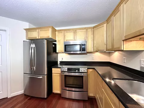 128 Meridian St #204, Groton, CT 06340
