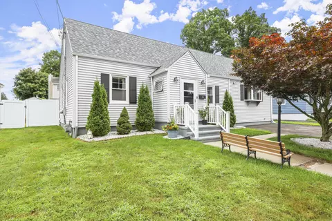 82 Glenbrook Rd, Bridgeport, CT 06610