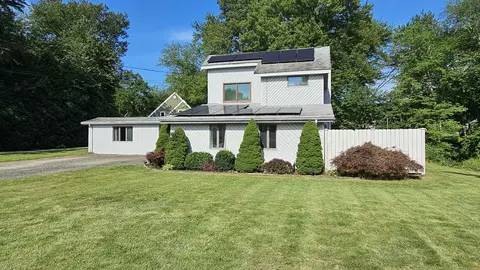 10 Herster Dr, East Lyme, CT 06357