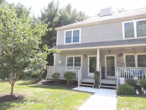 90 Manorwood Dr #90, Branford, CT 06405