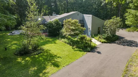 141 Camp Rd, Middlebury, CT 06762