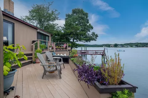 97 Great Harbor Rd, Guilford, CT 06437