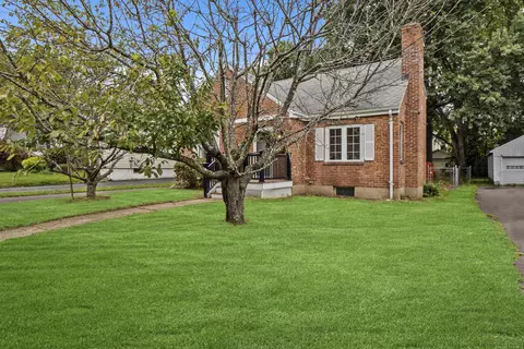 136 Saint Augustine St, West Hartford, CT 06110