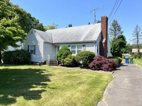 16 Grove Rd, Cromwell, CT 06416