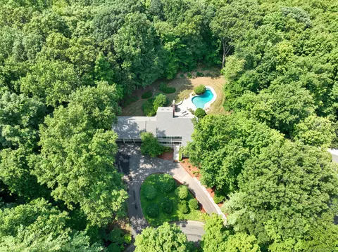 6 High Ledge Rd, Bloomfield, CT 06002