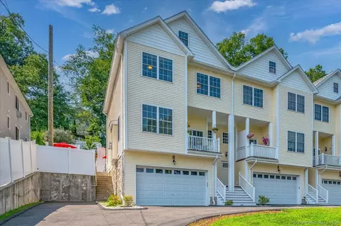 82 Columbus Pl #2, Stamford, CT 06907