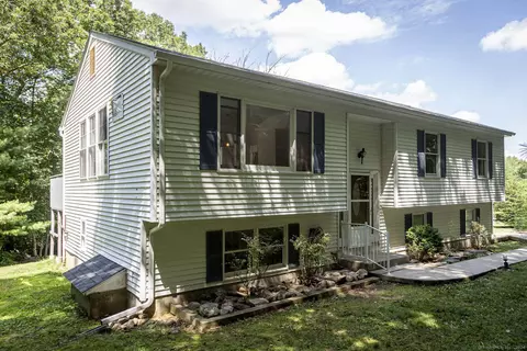 27 Gifford Ln, Bozrah, CT 06334