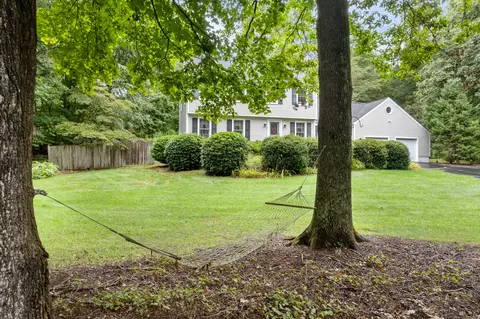 32 Barnshed Ln, Guilford, CT 06437