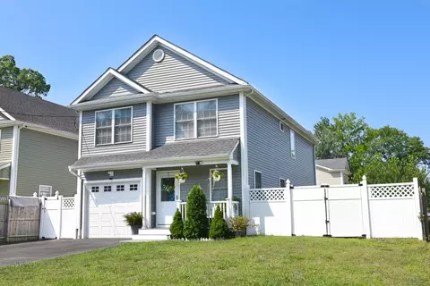 803 Pond St, Bridgeport, CT 06606