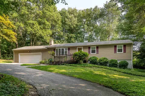 20 Buckskin Heights Dr, Danbury, CT 06811