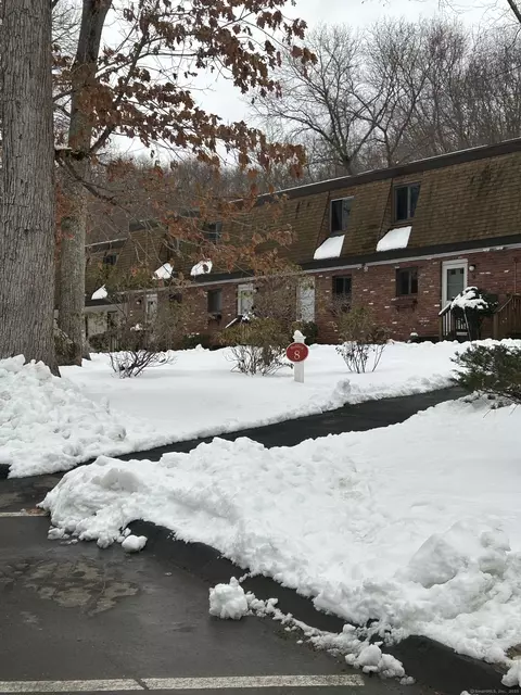 11 King Arthur Dr #8F, East Lyme, CT 06357