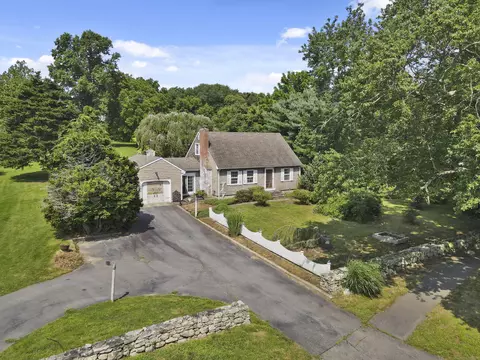 133 Great Neck Rd, Waterford, CT 06385
