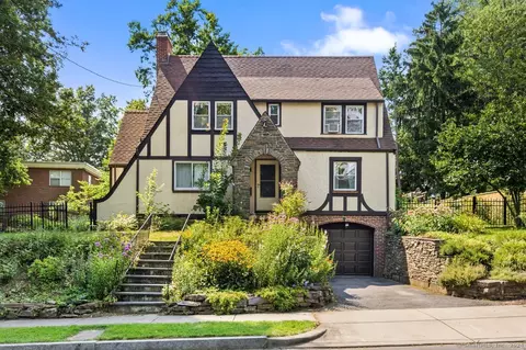 79 Ringgold St, West Hartford, CT 06119