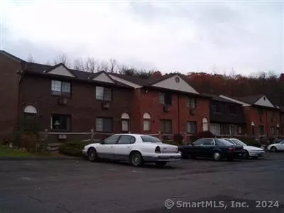 100 Mark Ln #I7, Waterbury, CT 06704