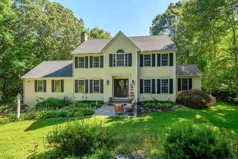 7 Stone Gate Dr, Newtown, CT 06482