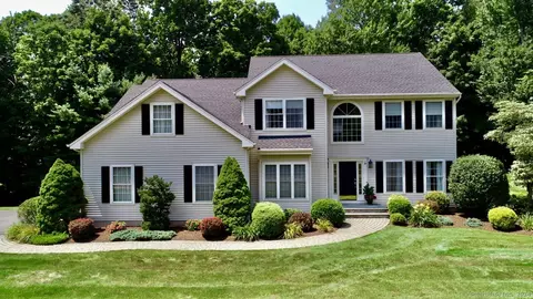 39 Winding Trl, Cheshire, CT 06410
