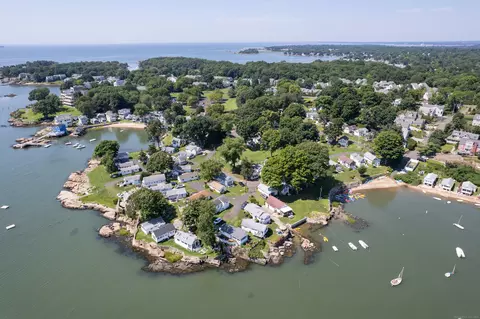 18 Lanphiers Cove Cp, Branford, CT 06405