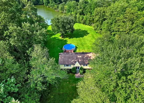 18 Pond View Rd, Monroe, CT 06468