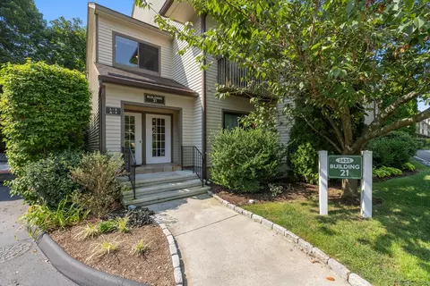 2435 Bedford St #21-E, Stamford, CT 06905