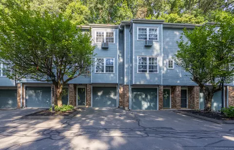 250 Summer St #8, Southington, CT 06479
