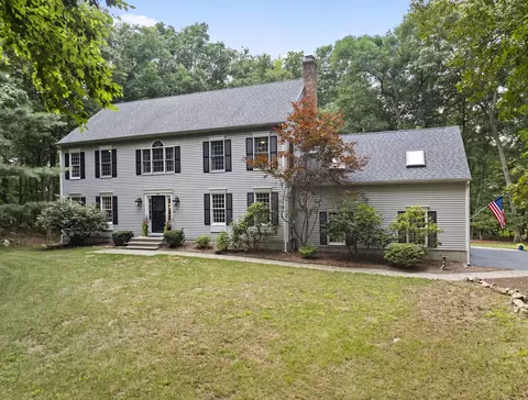 95 Pepperbush Ln, Guilford, CT 06437