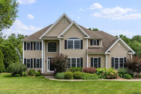 47 Steele Farm Dr, Manchester, CT 06042