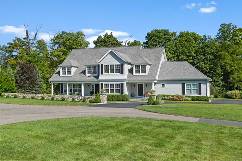3 Calder Bridge Dr #2, Stamford, CT 06903