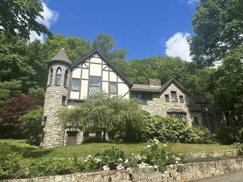 13 Cobble Heights Rd, Kent, CT 06757