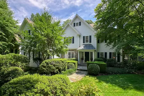 9 Merlins Ln, Newtown, CT 06470
