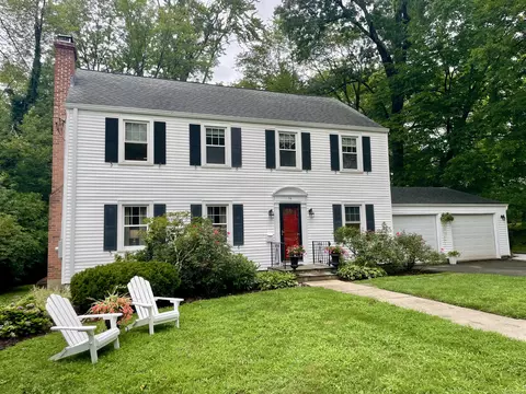 94 Bainbridge Rd, West Hartford, CT 06119
