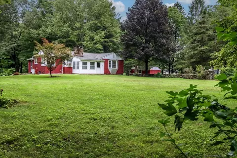 2 Barons Ln, New Milford, CT 06776