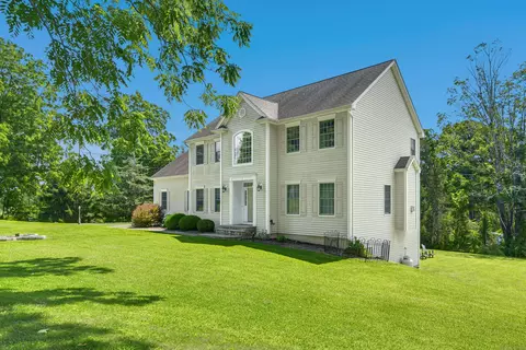 8 Elizabeth Ln, New Milford, CT 06776