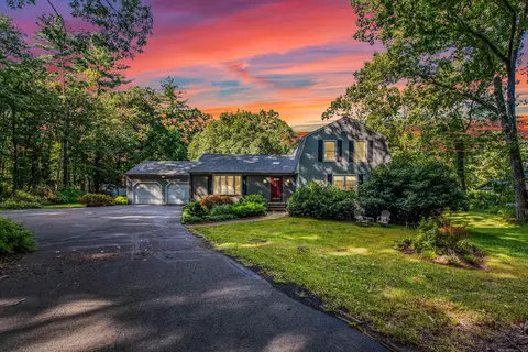 285 W Mountain Rd, Simsbury, CT 06092
