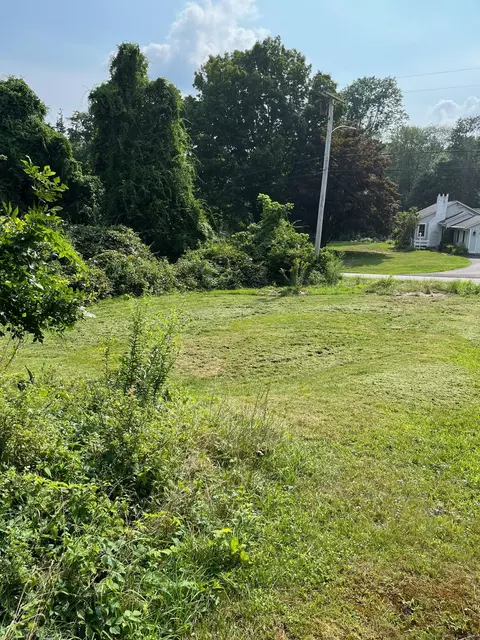 99 Mediterranean Ln, Norwich, CT 06360