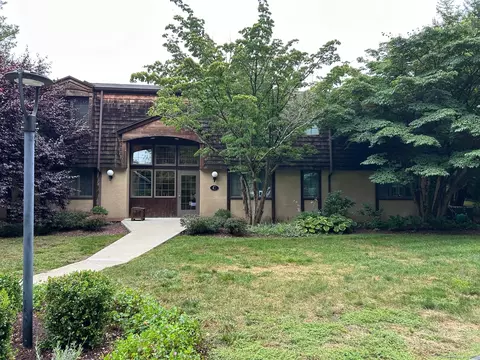 85 River Rd #C4, Essex, CT 06426