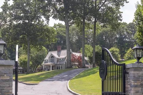 39 Winthrop Rd, Deep River, CT 06417
