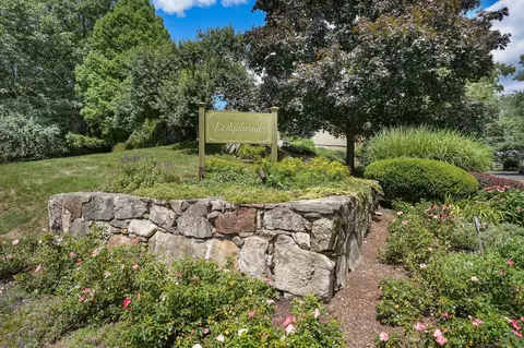 114 Ledgebrook Dr #114, Norwalk, CT 06854