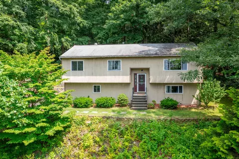 13 Tommys Ln, Brookfield, CT 06804