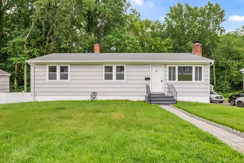 170 Sequoia Rd, Bridgeport, CT 06606