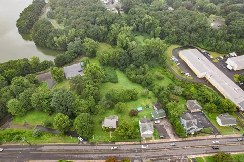 377 Lakewood Rd, Waterbury, CT 06704
