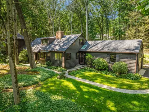 11 Roaring Brook Rd, Easton, CT 06612