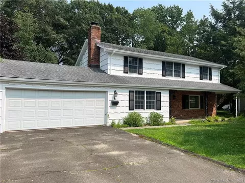 81 Barmore Dr E, Stamford, CT 06905