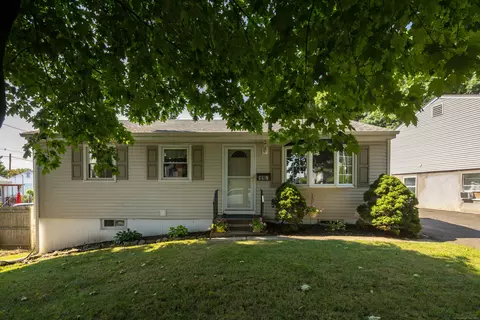 117 Triangle St, Danbury, CT 06810