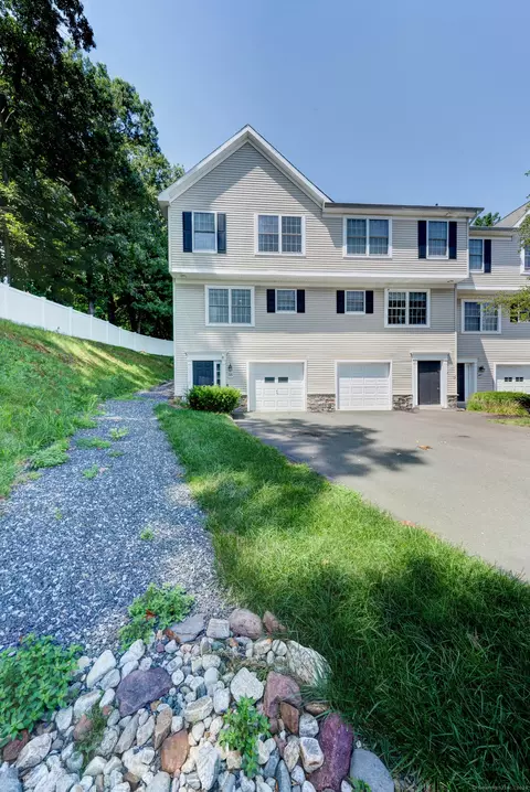 55 Nolan Cir #55, Manchester, CT 06042