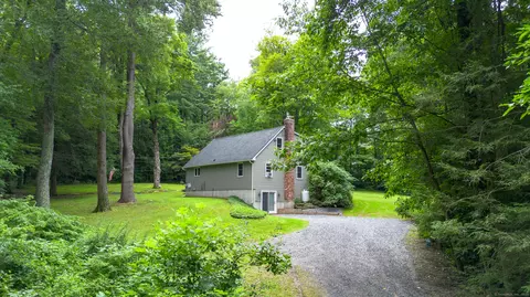 659 W Hill Rd, New Hartford, CT 06057